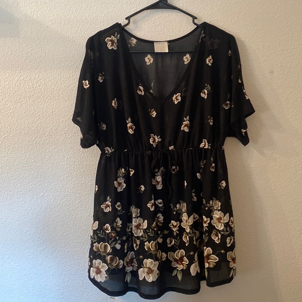 Siren Lily sheer floral maternity top size XL